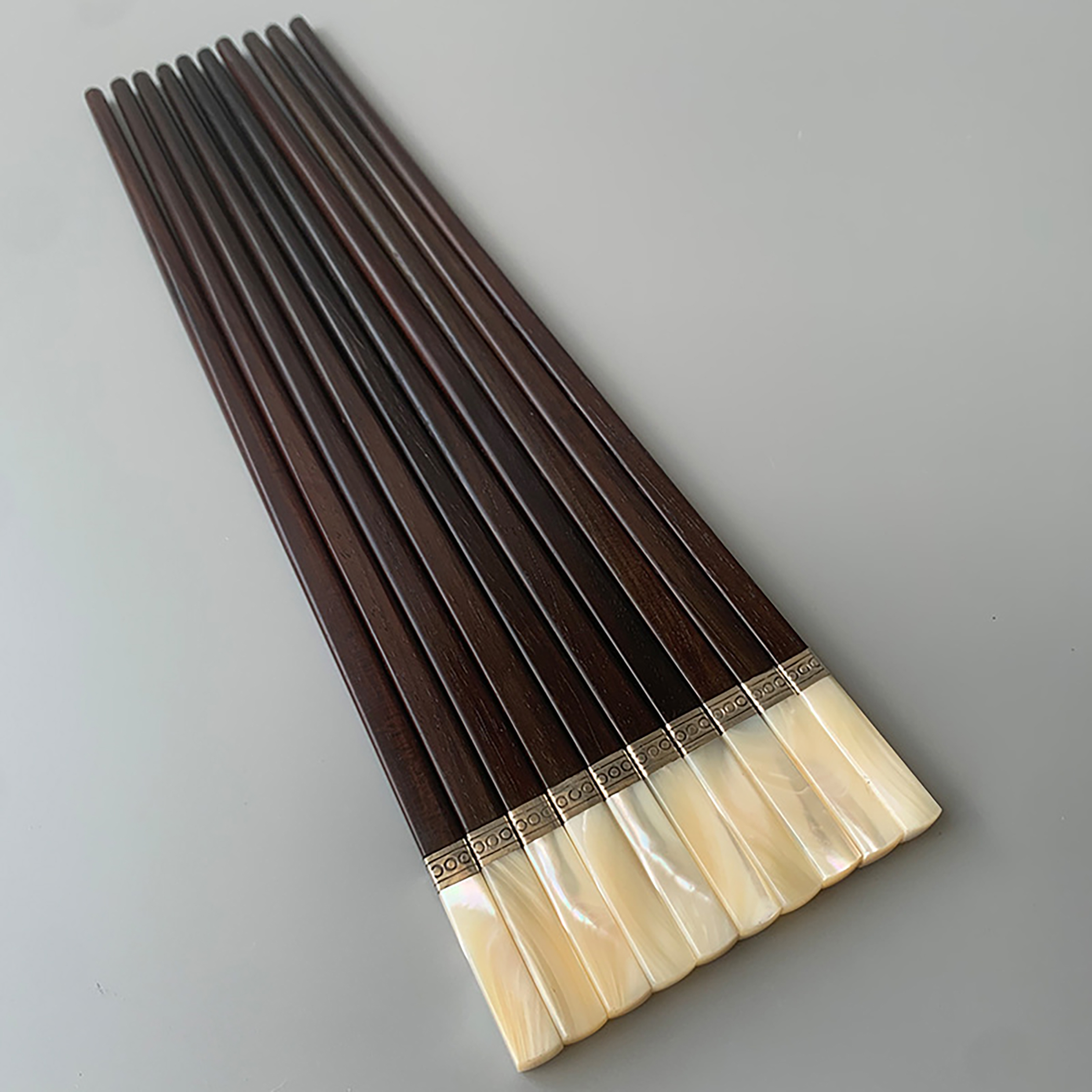 Đũa Gỗ Trắc Gắn Ốc Bọc Bạc Đầu Vuông Cao Cấp